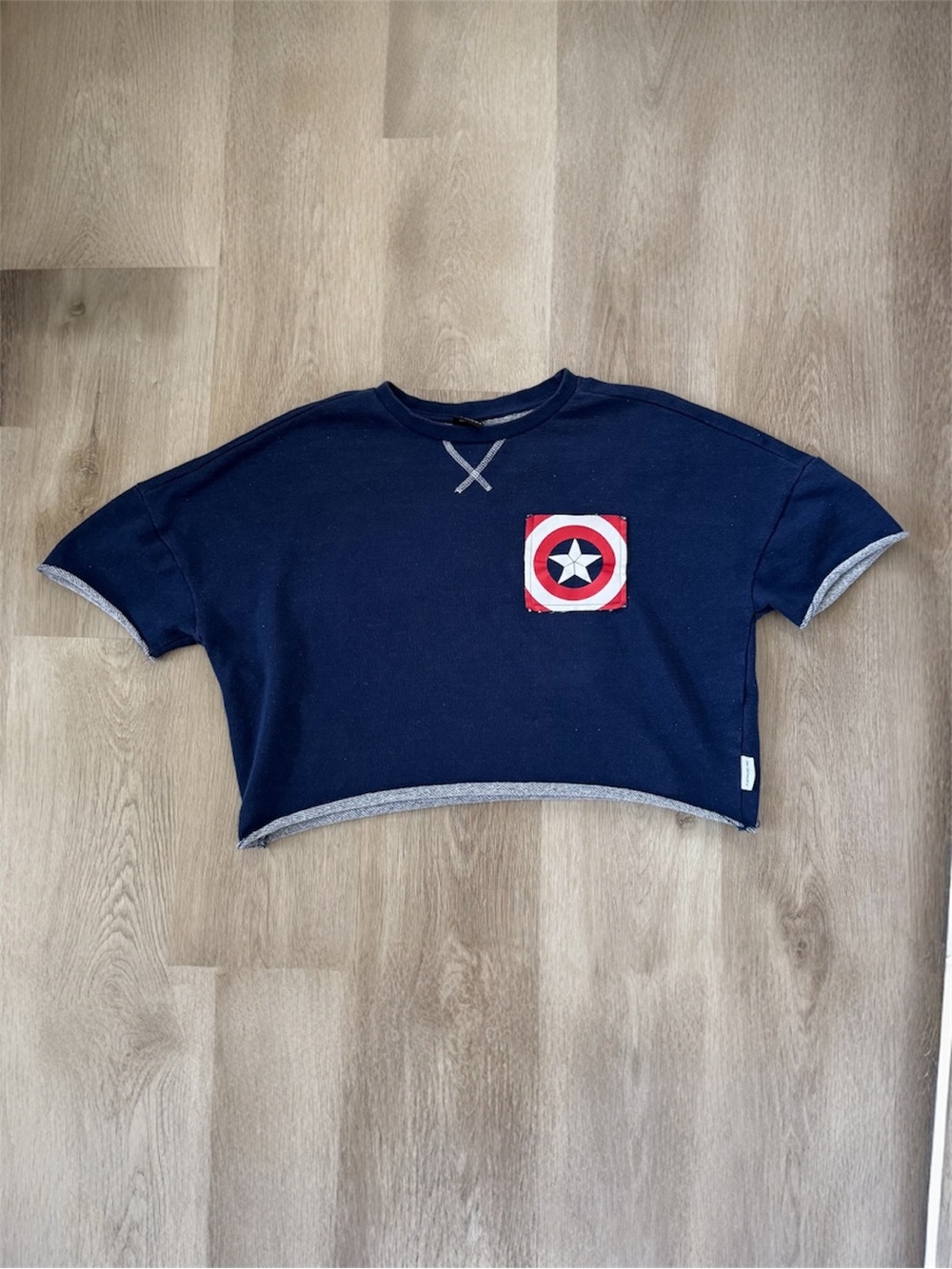 Her Universe Marvel Captain America Crop Top Women’s Medium Blue Graphic Tee